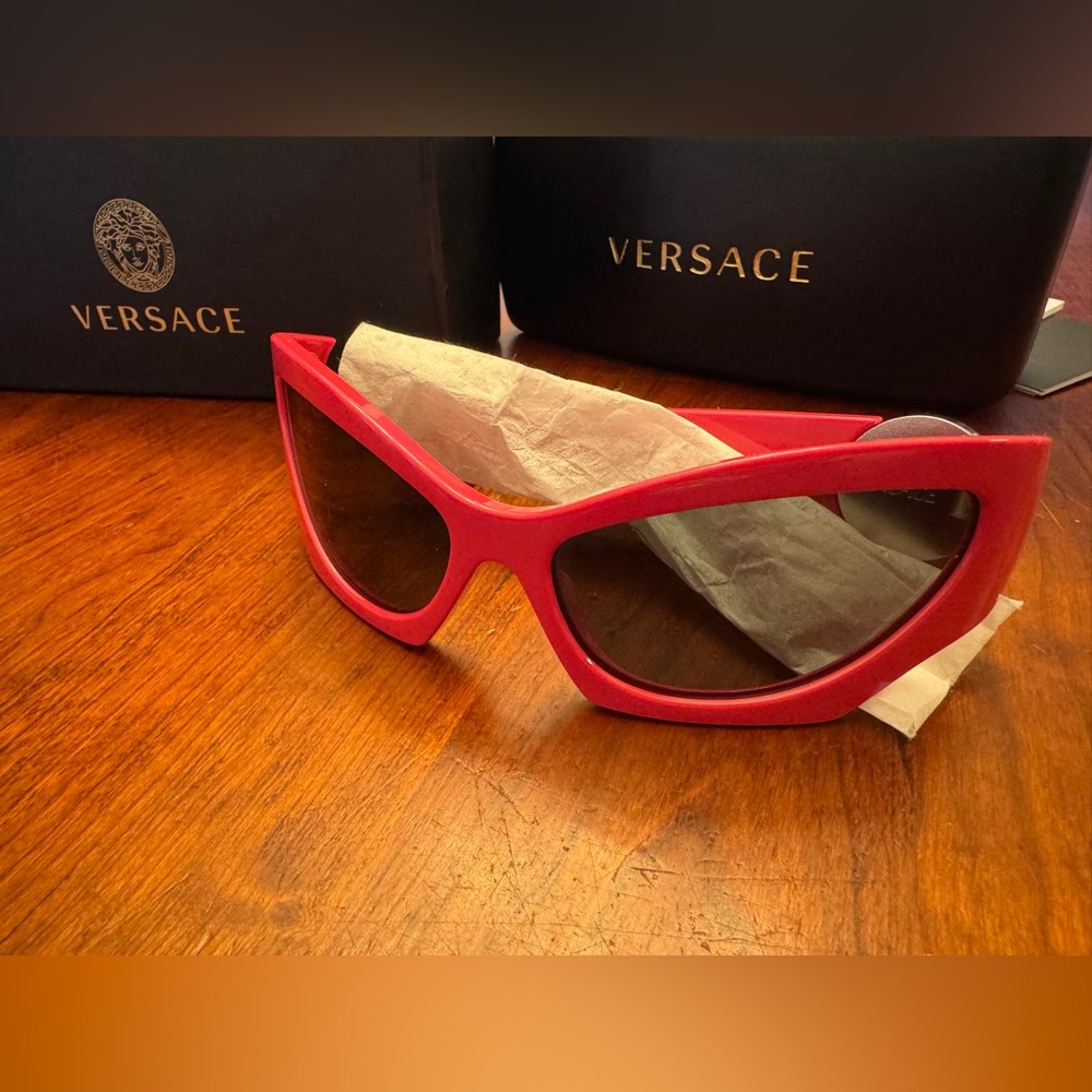 Versace Pink Cat Eyes Sunglasses NIB all inclusive